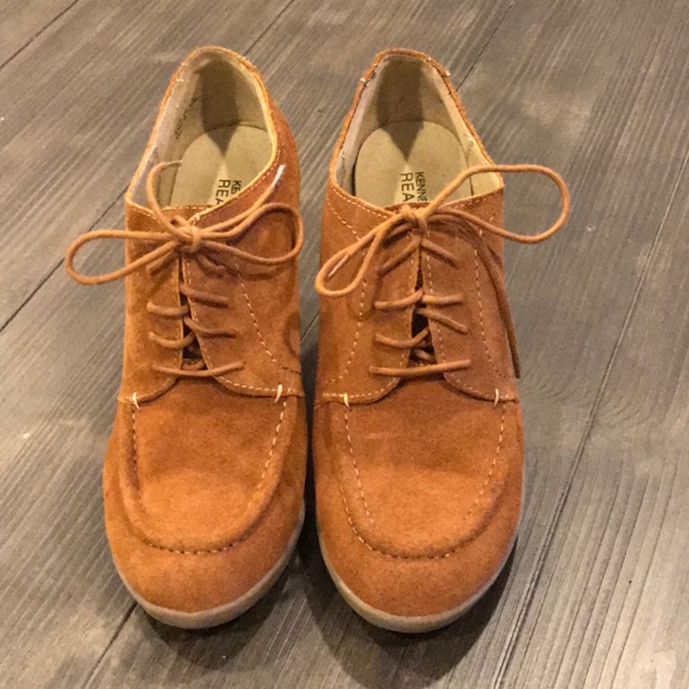 Kenneth Cole Reaction Lace up stacked heel